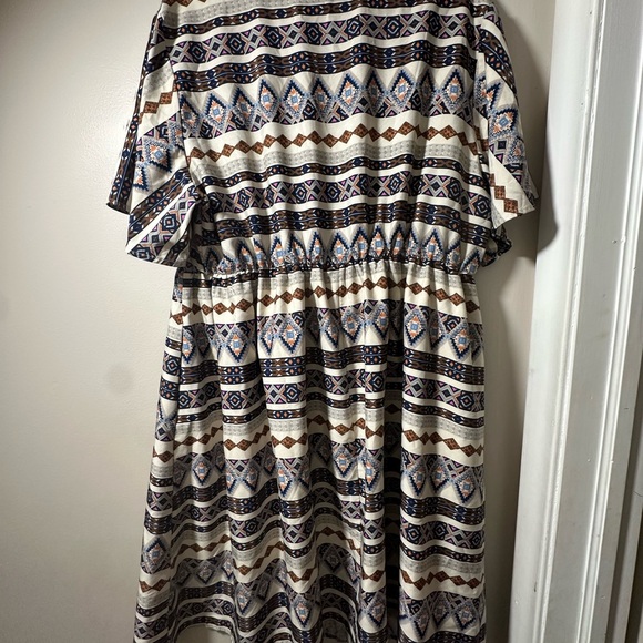 Geometric Patterned Dress - Picture 5 of 6